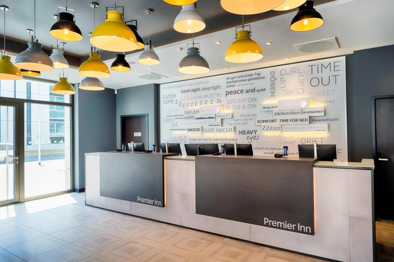 Premier Inn Darmstadt City Centre ภายนอก รูปภาพ