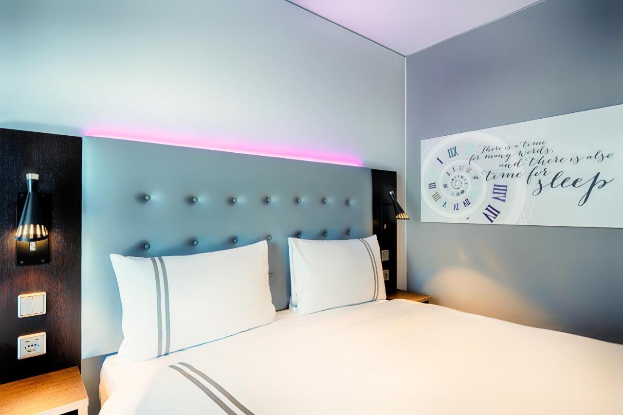 Premier Inn Darmstadt City Centre ภายนอก รูปภาพ