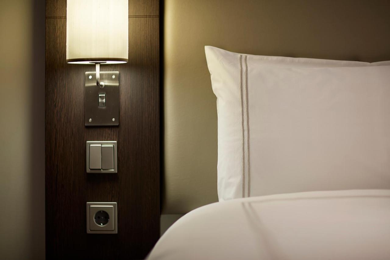 Premier Inn Darmstadt City Centre ภายนอก รูปภาพ