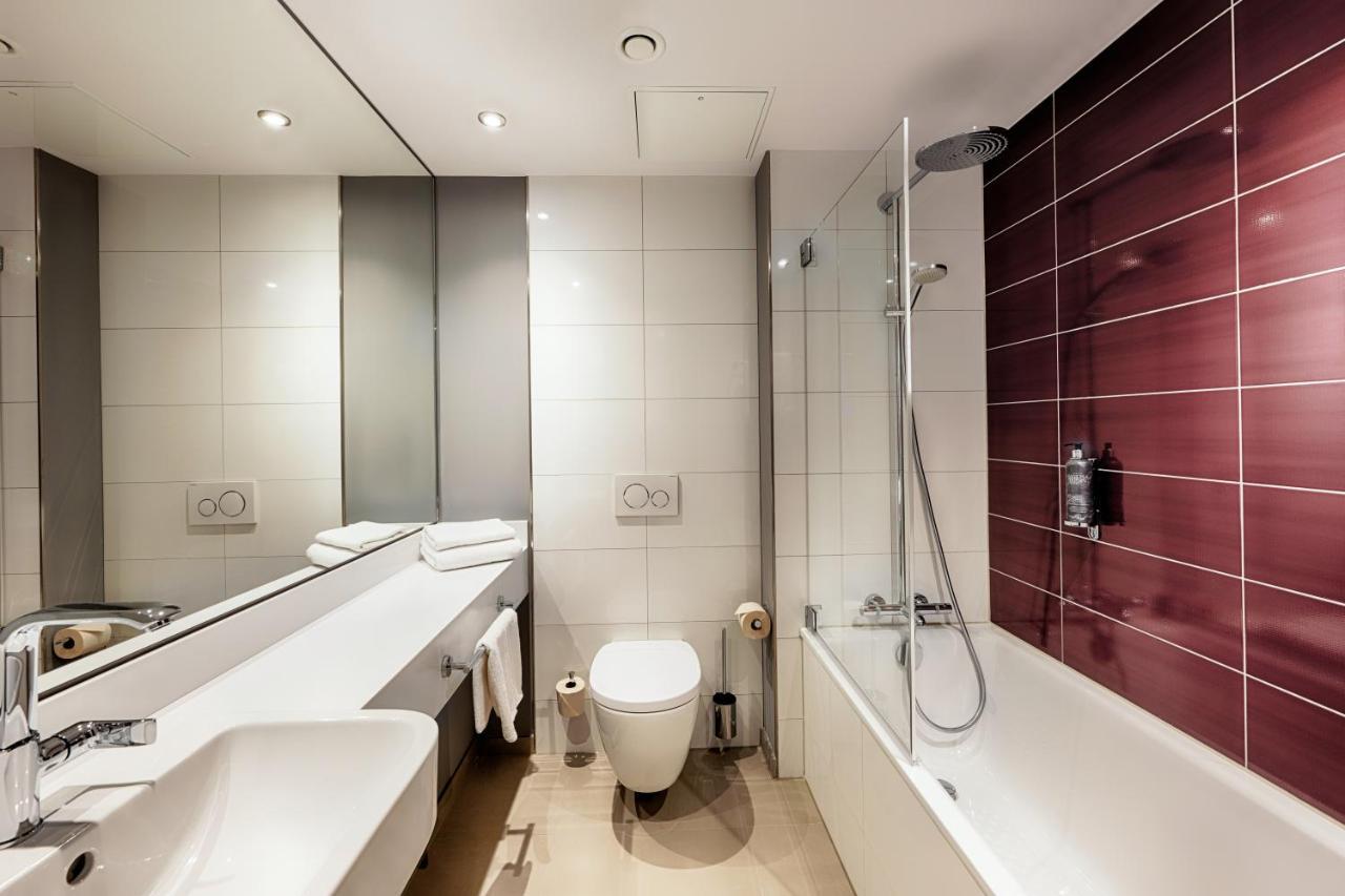Premier Inn Darmstadt City Centre ภายนอก รูปภาพ